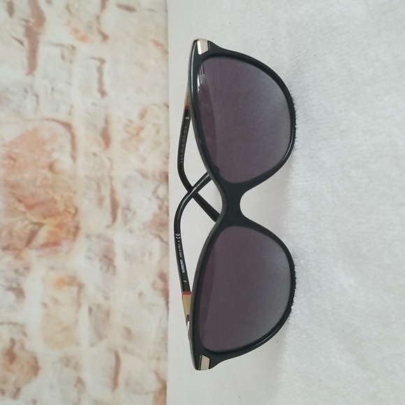 New Burberry Cat Eye Sunglasses - Picture 2 of 12